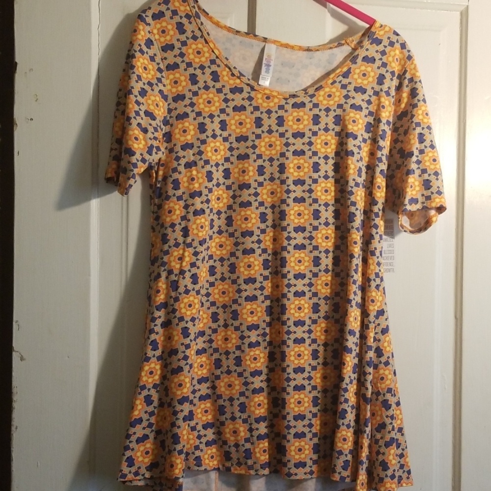 Lularoe top